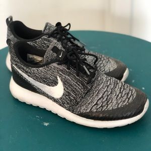 Nike Roche Running Shoes